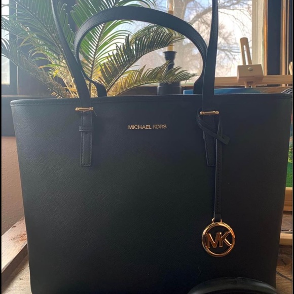 Michael Kors Travel-Sized Bag - Picture 1 of 2